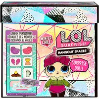 Foto von L.O.L. Surprise Winter Chill Spaces Playset with Doll - Cozy Babe grün